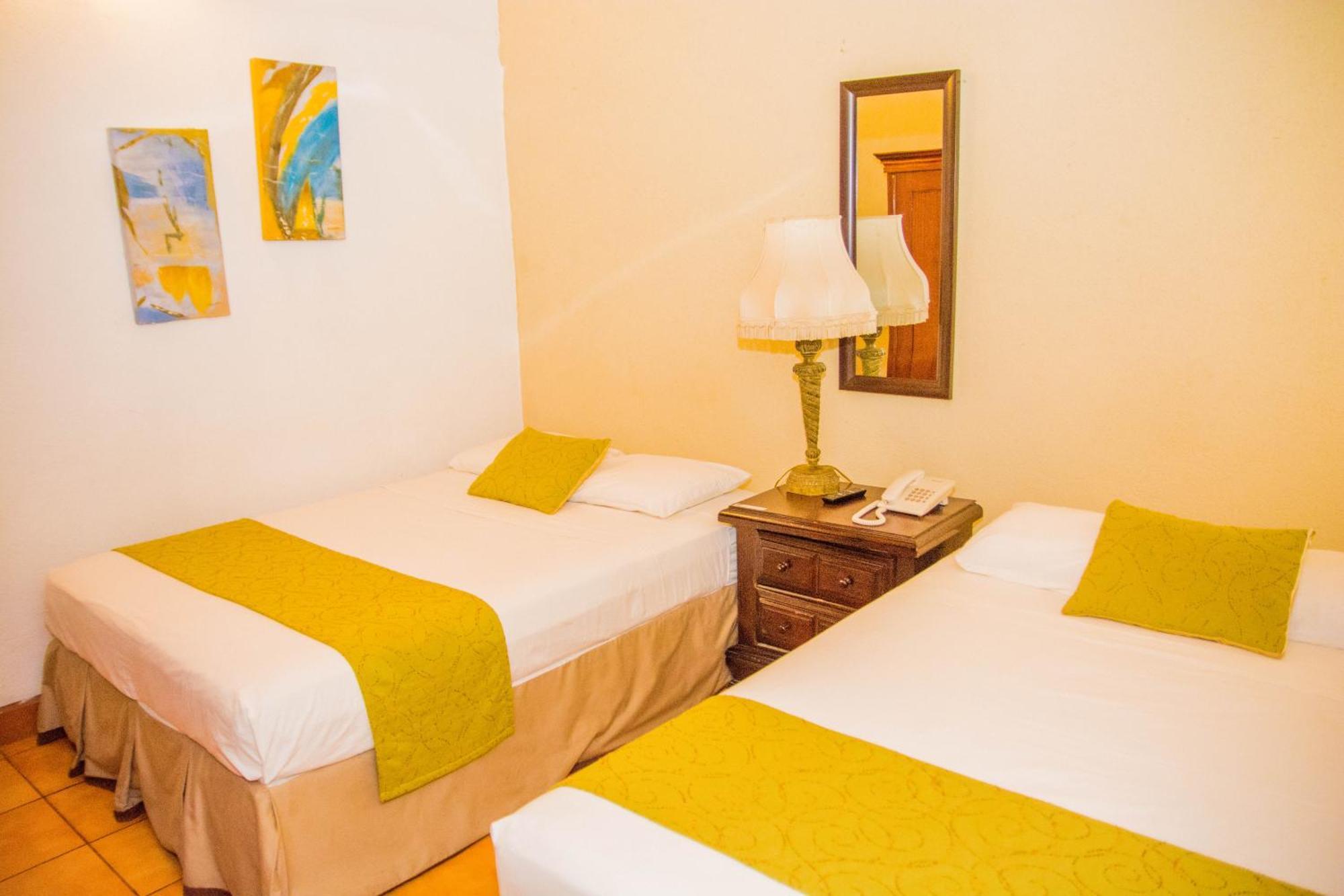 Hostal Fuente Castalia, B Y B Leon Luaran gambar